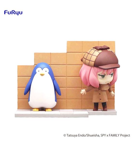 Spy x Family: Anya & Penguin Hold Figure PVC Statue (10cm)